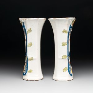 A polychrome Dutch Delft five-piece garniture with the portrait of William I of The Netherlands, early 19th C. — photo 5