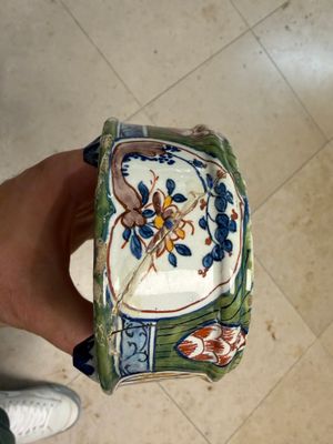 A polychrome Dutch Delft 'Four hearts' oil and vinegar set — photo 14