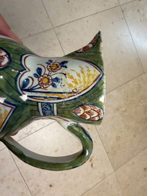 A polychrome Dutch Delft 'Four hearts' oil and vinegar set — photo 4