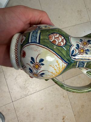 A polychrome Dutch Delft 'Four hearts' oil and vinegar set — photo 5