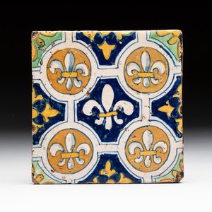 A polychrome Dutch Delft 'French lilies' tile, ca. 1600 — photo 1