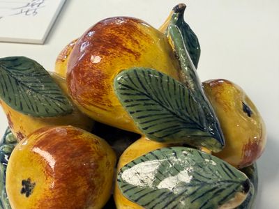 A polychrome Dutch Delft 'Fruit basket' butter tub and cover — photo 2