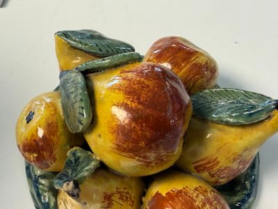 A polychrome Dutch Delft 'Fruit basket' butter tub and cover — photo 4
