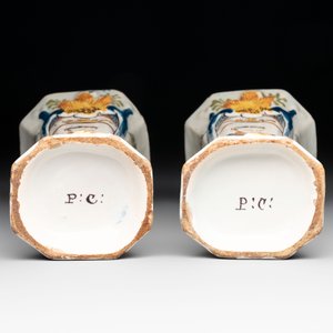 A polychrome Dutch Delft garniture of five vases with the portrait of William I of The Netherlands, early 19th C. — 照片 7
