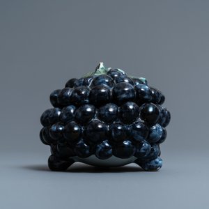 A polychrome Dutch Delft 'grape' tureen and cover, ca. 1800 — photo 5