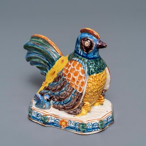 A polychrome Dutch Delft group of a hen with chickens, 18th C. — 照片 1