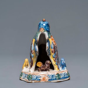 A polychrome Dutch Delft group of a hen with chickens, 18th C. — 照片 5