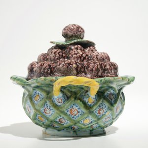 A polychrome Dutch Delft jam-pot with blackberries on stand, 18th C. — 照片 6