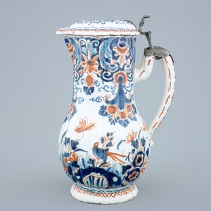 A polychrome Dutch Delft jug with cover, 18th C. — 照片 2