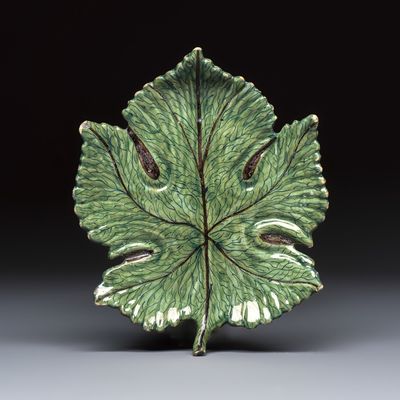 A polychrome Dutch Delft leaf-shaped dish, 18th C.