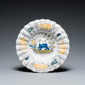 A polychrome Dutch Delft lobed 'lion' dish, late 17th C. — 照片 1