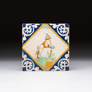 A polychrome Dutch Delft maiolica 'dog' tile, late 16th C. — 照片 1