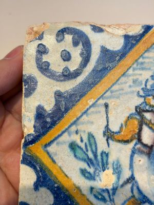 A polychrome Dutch Delft maiolica 'Drummer' diamond tile, 16th C. — foto 2