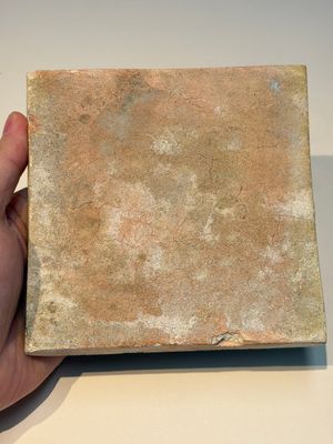 A polychrome Dutch Delft maiolica 'Drummer' diamond tile, 16th C. — foto 9