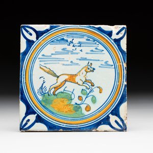A polychrome Dutch Delft maiolica 'fox' medallion tile, 2nd half 16th C. — photo 1