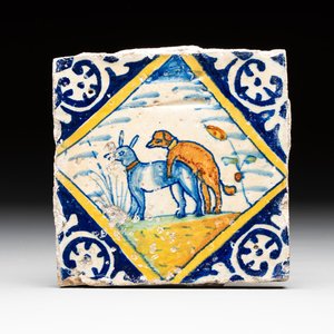 A polychrome Dutch Delft maiolica 'mating dogs' diamond tile, late 16th C. — photo 1