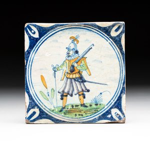 A polychrome Dutch Delft maiolica 'soldier' medallion tile, late 16th C. — photo 1