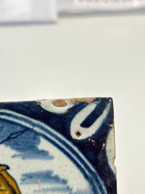A polychrome Dutch Delft maiolica 'soldier' ​​medallion tile, late 16th C. — photo 4