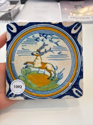 A polychrome Dutch Delft maiolica 'stag' ​​medallion tile, late 16th C. — photo 1