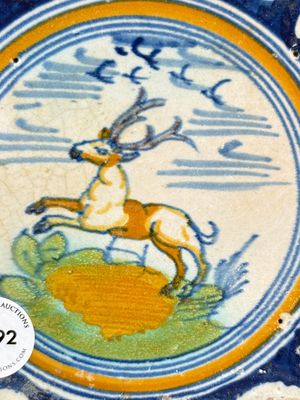 A polychrome Dutch Delft maiolica 'stag' ​​medallion tile, late 16th C. — photo 2