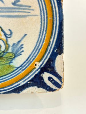 A polychrome Dutch Delft maiolica 'stag' ​​medallion tile, late 16th C. — photo 3