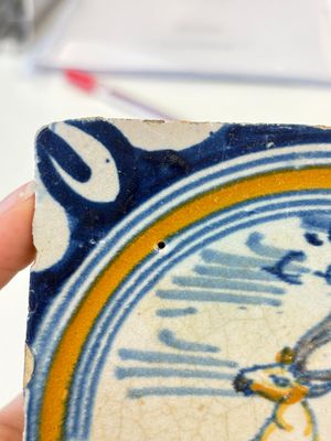 A polychrome Dutch Delft maiolica 'stag' ​​medallion tile, late 16th C. — photo 4