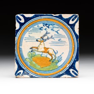 A polychrome Dutch Delft maiolica 'stag' ​​medallion tile, late 16th C. — photo 1