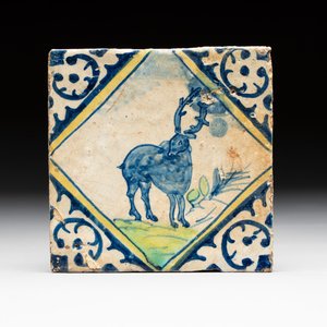 A polychrome Dutch Delft maiolica 'stag' tile, late 16th C. — photo 1