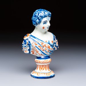 A polychrome Dutch Delft male bust of a Roman emperor or general, early 18th C. — foto 1