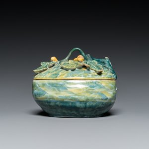 A polychrome Dutch Delft melon-shaped tureen on leaf-shaped stand, 18th C. — photo 6