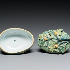 A polychrome Dutch Delft melon-shaped tureen on leaf-shaped stand, 18th C. — photo 8