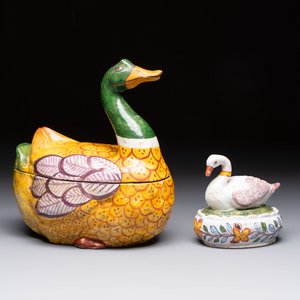 A polychrome Dutch Delft model of a duck and a swan, 19th C. — foto 1