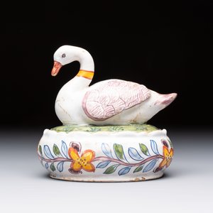 A polychrome Dutch Delft model of a duck and a swan, 19th C. — foto 8