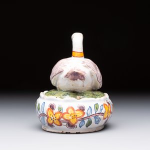 A polychrome Dutch Delft model of a duck and a swan, 19th C. — foto 9