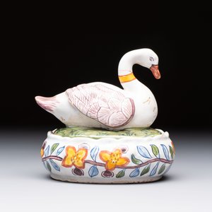 A polychrome Dutch Delft model of a duck and a swan, 19th C. — foto 10