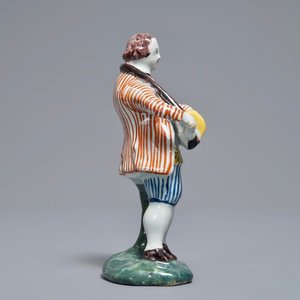 A polychrome Dutch Delft model of a hurdy-gurdy player, 18th C. — photo 3