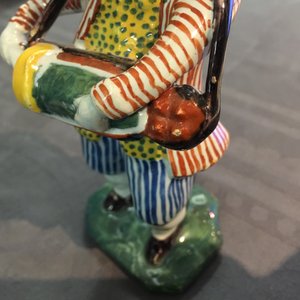 A polychrome Dutch Delft model of a hurdy-gurdy player, 18th C. — photo 10