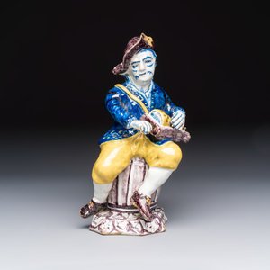 A polychrome Dutch Delft model of a hurdy gurdy player, 18th C. — foto 1