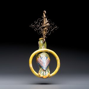 A polychrome Dutch Delft model of a parrot with gilt bronze hanging ornament, 18/19th C. — photo 3