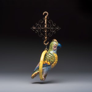 A polychrome Dutch Delft model of a parrot with gilt bronze hanging ornament, 18/19th C. — photo 4