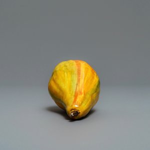 A polychrome Dutch Delft model of a pear, 18th C. — photo 6