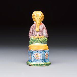 A polychrome Dutch Delft model of a seated oriental figure, 18th C. — foto 4
