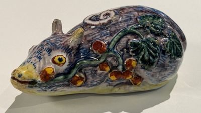 A polychrome Dutch Delft model of a squirrel, 18th C. — photo 1