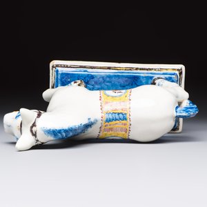 A polychrome Dutch Delft model of a standing horse with a figurative saddle cloth, 18th C. — foto 6