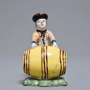 A polychrome Dutch Delft model of a wine merchant, 18th C. — photo 2