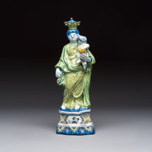A polychrome Dutch Delft model of the Virgin with Child, 18th C. — foto 4