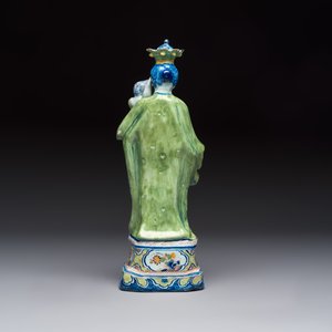 A polychrome Dutch Delft model of the Virgin with Child, 18th C. — foto 6