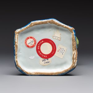 A polychrome Dutch Delft model of the Virgin with Child, 18th C. — foto 9