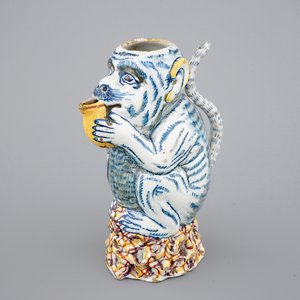 A polychrome Dutch Delft monkey-shaped jug, 18th C. — 照片 1