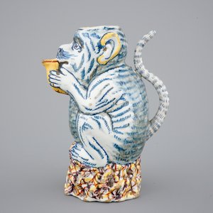 A polychrome Dutch Delft monkey-shaped jug, 18th C. — 照片 2